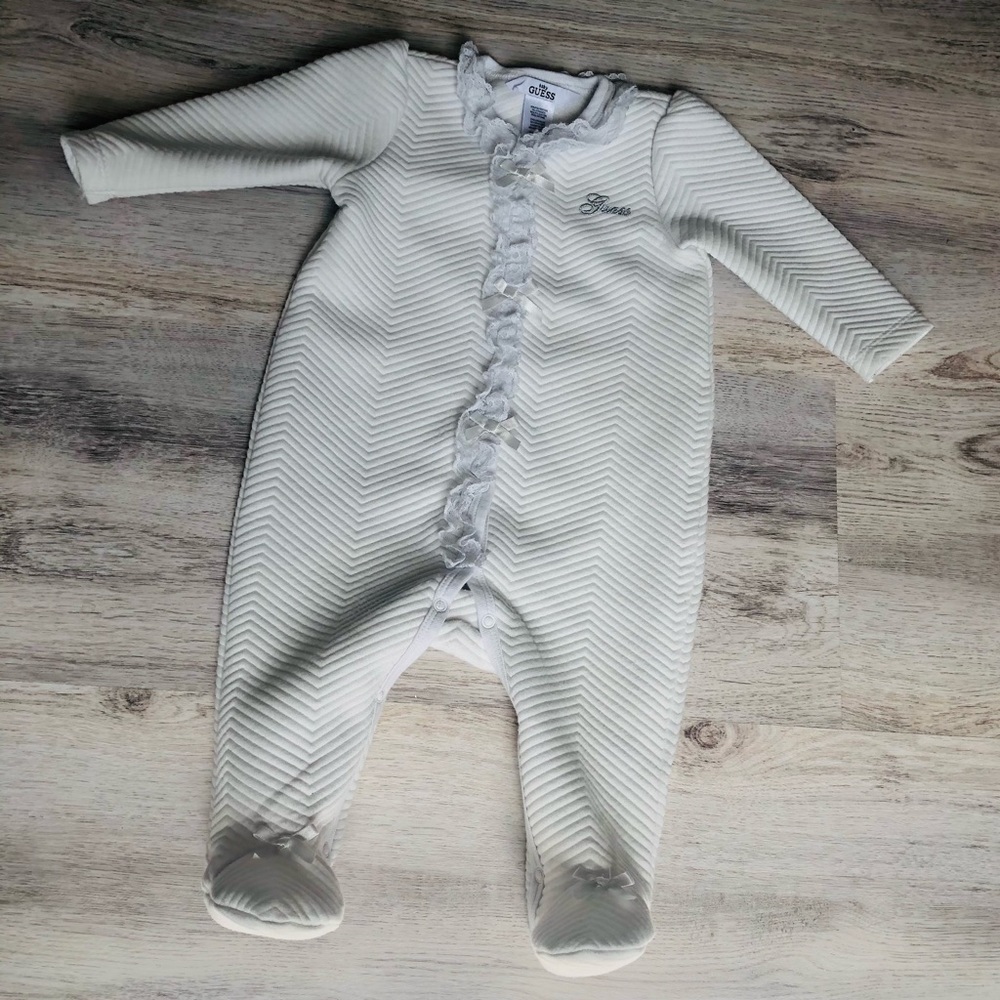 Guess Baby White Footed Bodysuit Romper Sz 6-9m
